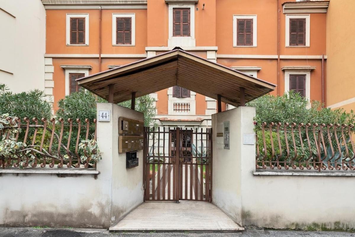 Marisa Vatican House *